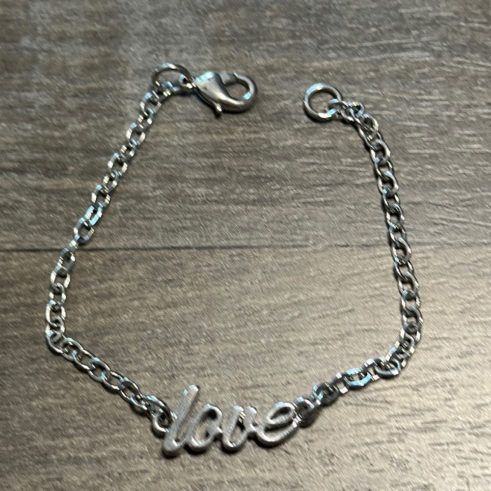 Lia sophia Love Ya 6 3/4” bracelet